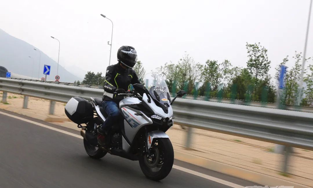 车评体验赛科龙rg3全民adv时代运动旅行车型能否突围