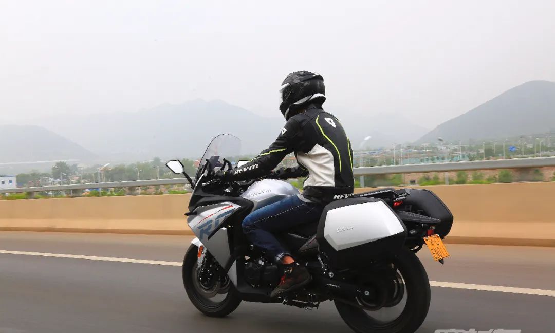 车评体验赛科龙rg3全民adv时代运动旅行车型能否突围