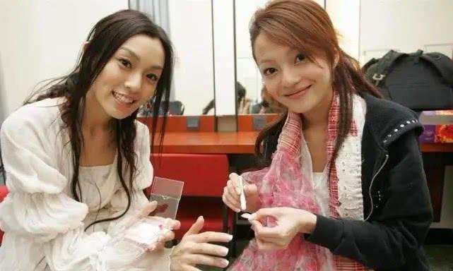 闺蜜情破裂,梁静茹取关范玮琪,直播拒绝与其同框休闲区蓝鸢梦想 - Www.slyday.coM