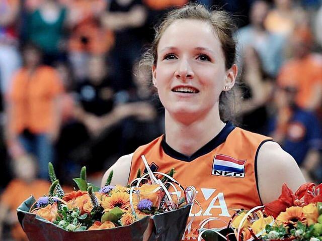 荷兰女排功勋教练小塞林格重掌帅印王牌接应斯洛特耶斯退役