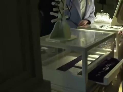 伪装者 锦云送一副眼镜给明台 还让明台付钱 太搞笑了 财经头条 伪装者 锦云送一副眼镜给明台 还让明台付钱 太搞笑了 财经头条