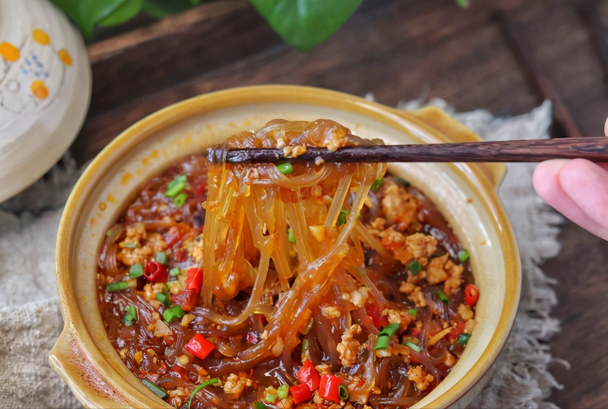 巨下饭的肉沫粉丝煲汤汁用来泡饭超好吃