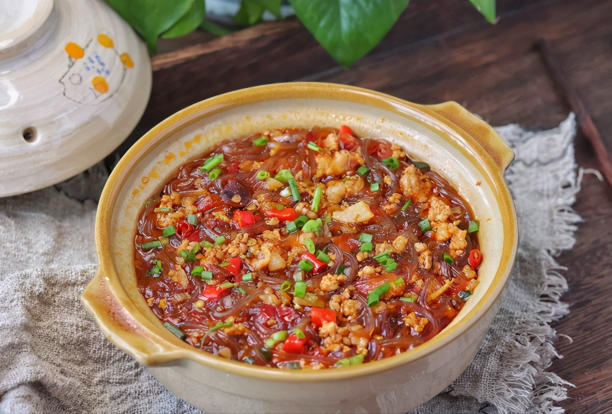 巨下饭的肉沫粉丝煲汤汁用来泡饭超好吃