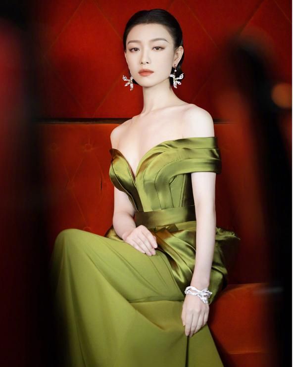 倪妮走红毯太主动看到董子健的反应后孙怡喊话老公加鸡腿