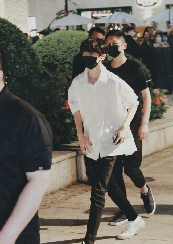 工作人员"假扮"马嘉祺被察觉,时代峰峻为何要开这样的小玩笑?