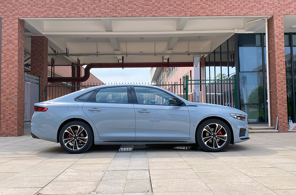 实拍星瑞时空版细节黑化极光绿提亮男生们的新潮配饰