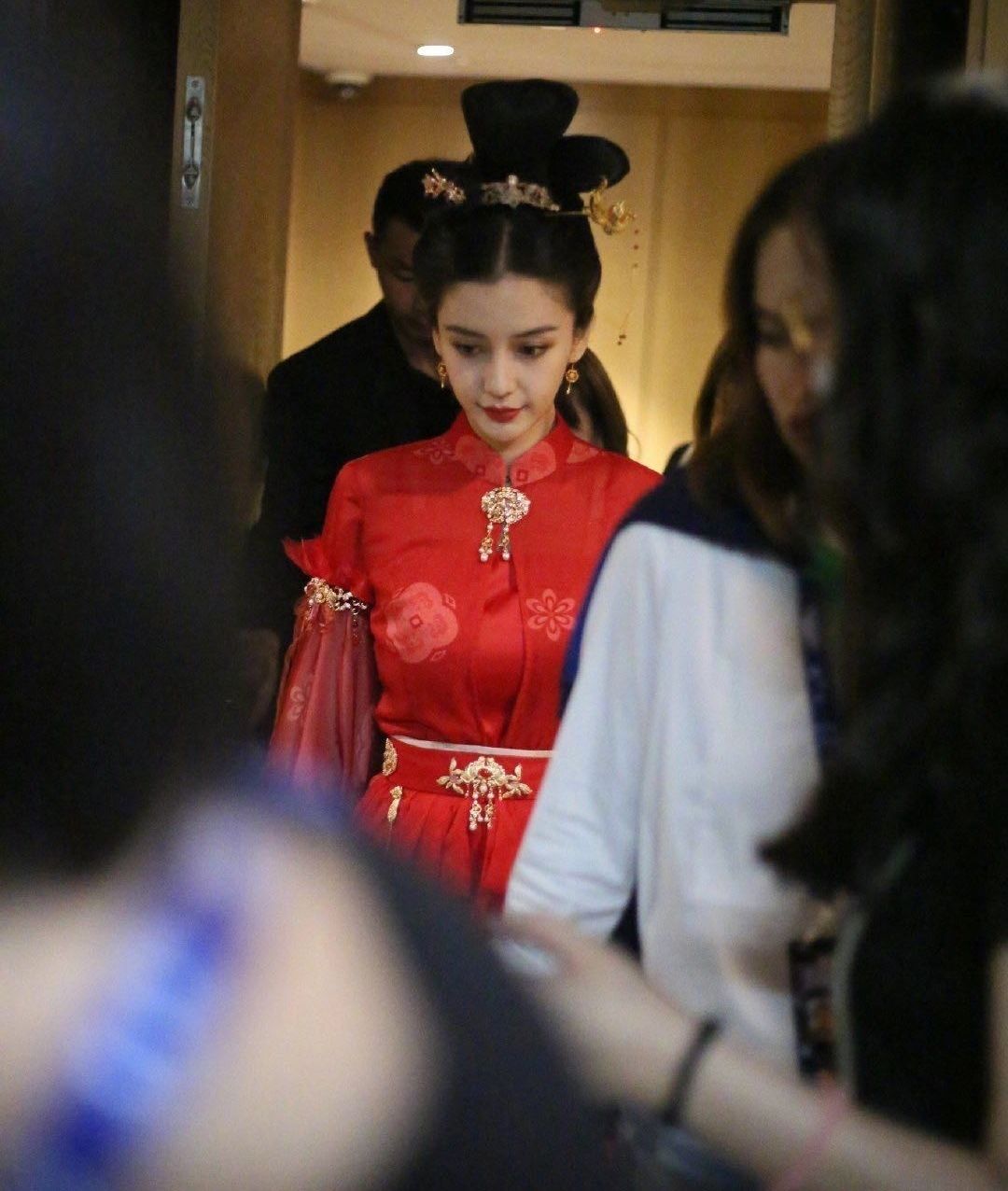 angelababy红衣惊艳古装造型照片 杨颖金簪红衣造型美吗？