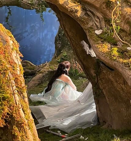 女演员太拼了,看到虞书欣拍戏的片场照,瞬间被她圈粉休闲区蓝鸢梦想 - Www.slyday.coM