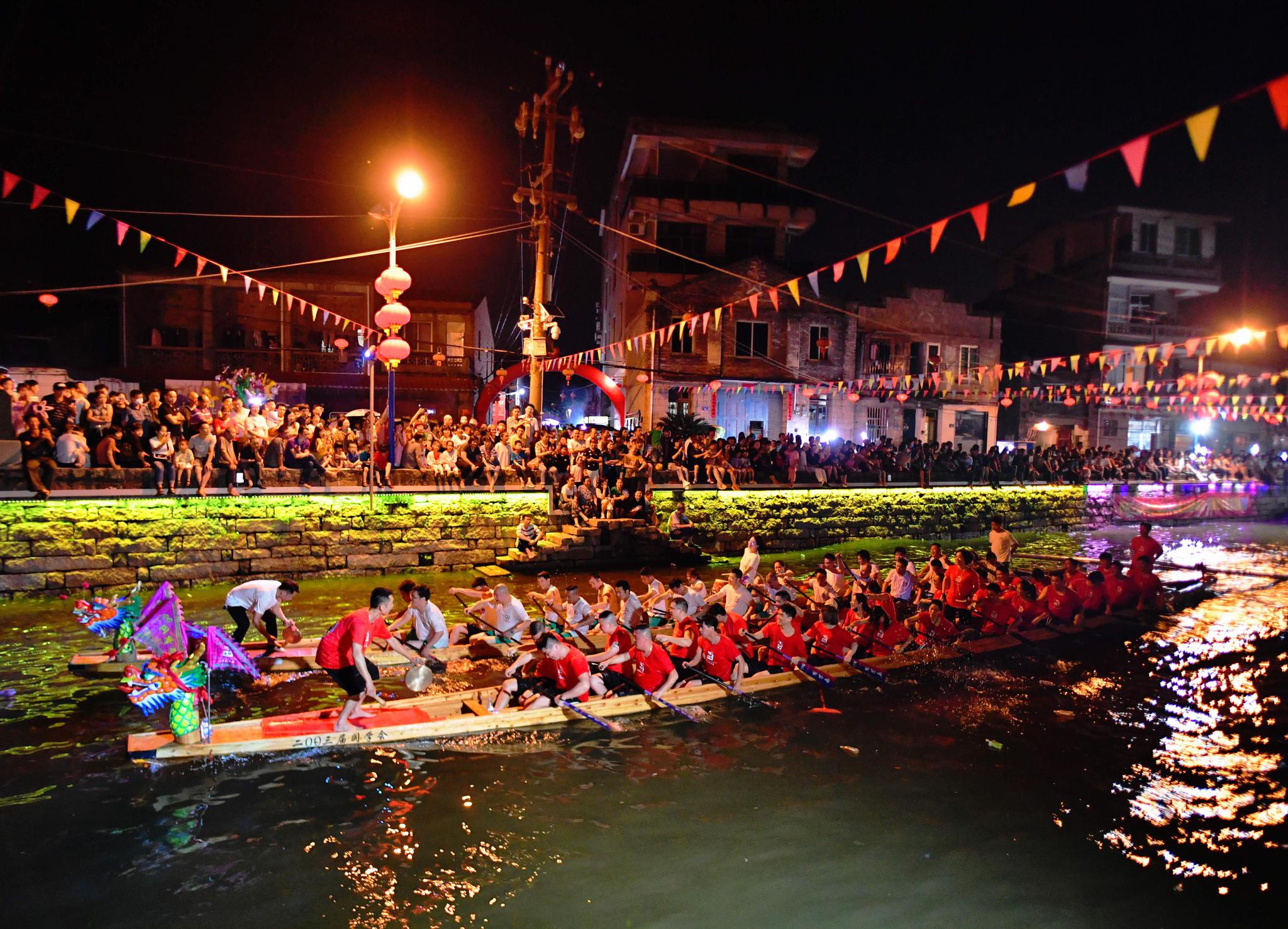 夜竞龙舟迎端午