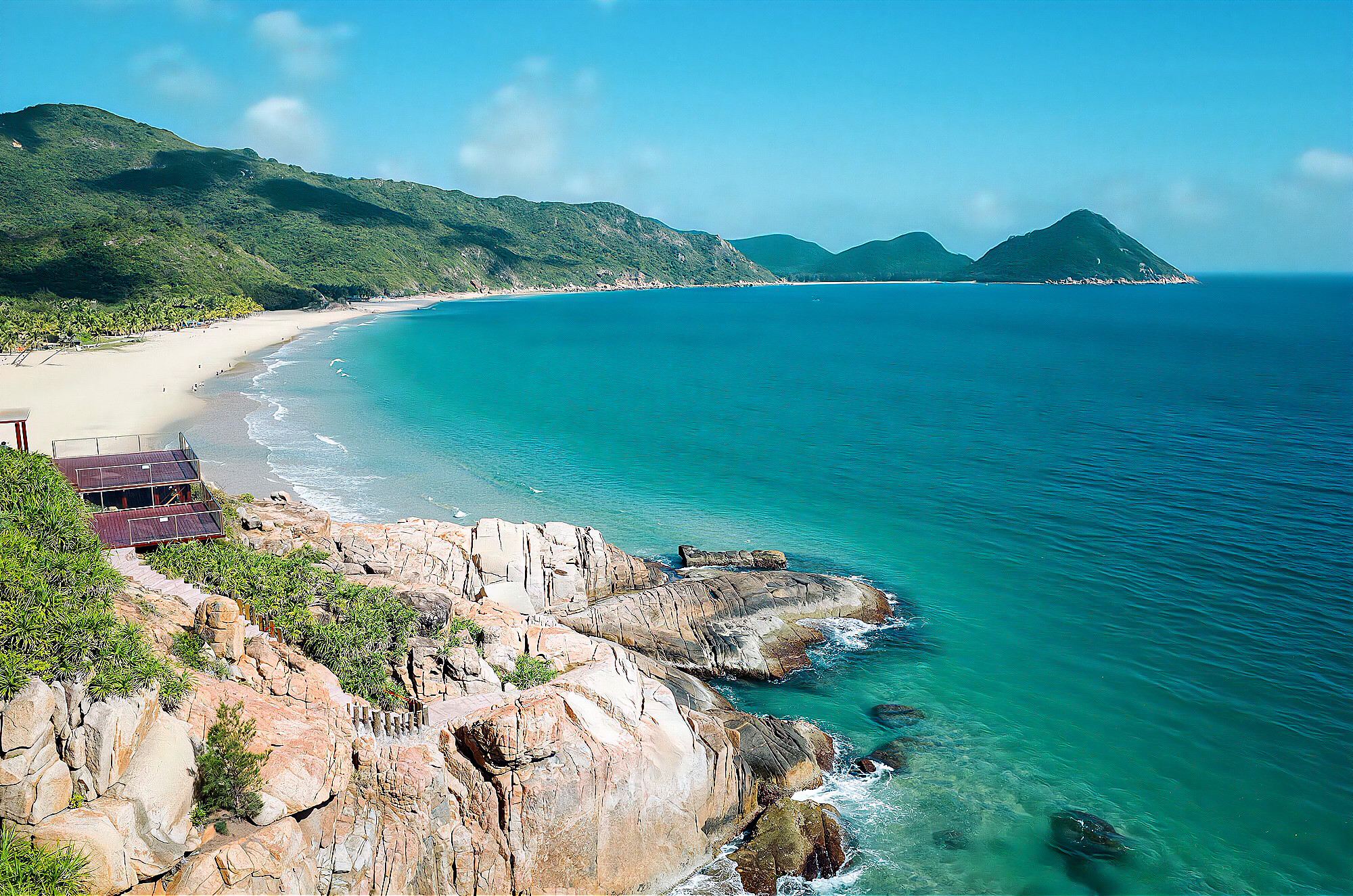 海南藏着一处海岛秘境,距离三亚1小时车程,景色美如世外桃源