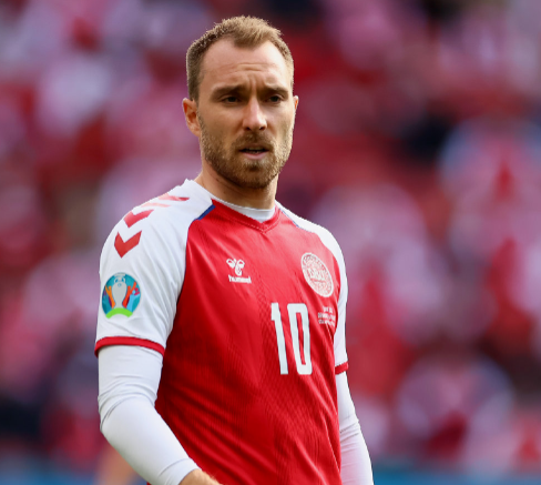 足球无界!国足官方祝福埃里克森,队医曝心跳一度停止,c罗发声