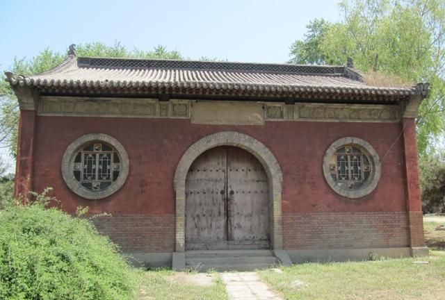 民间故事惊雷劈破庙稚子挺身而出救了狐仙狐仙渡劫成功