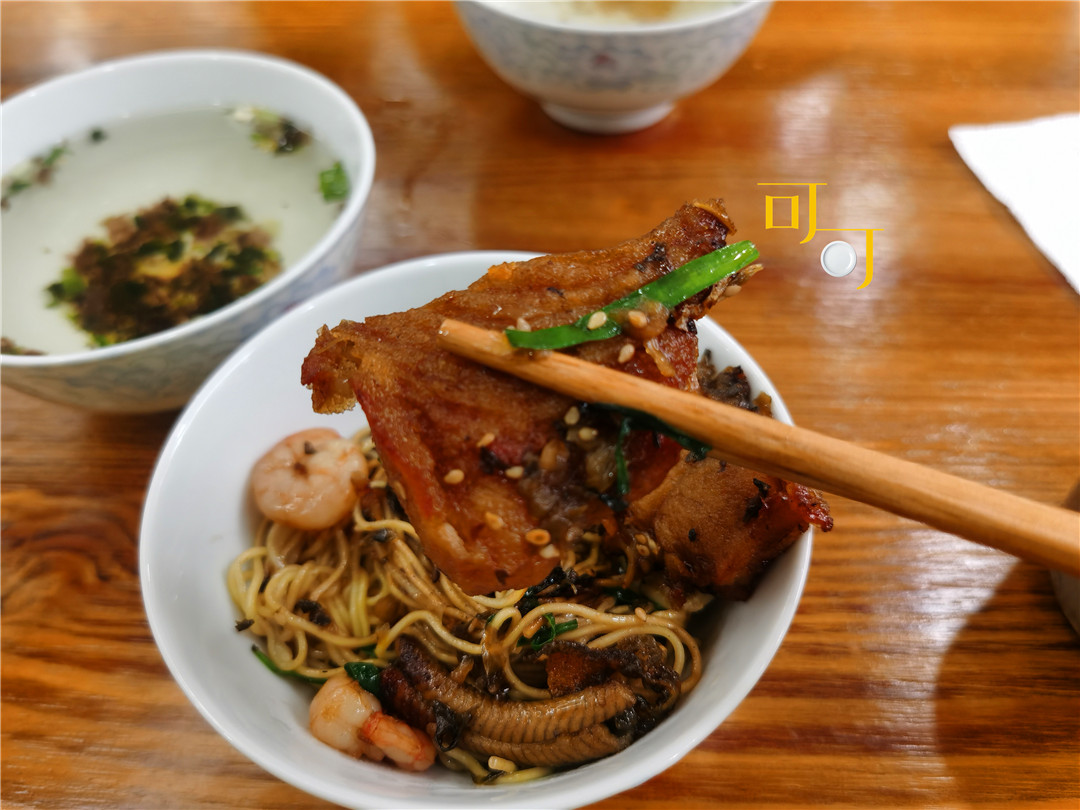 料足,新鲜,面有筋道,除了咸没有其它毛病,咸也是湖州特色,这32元值!