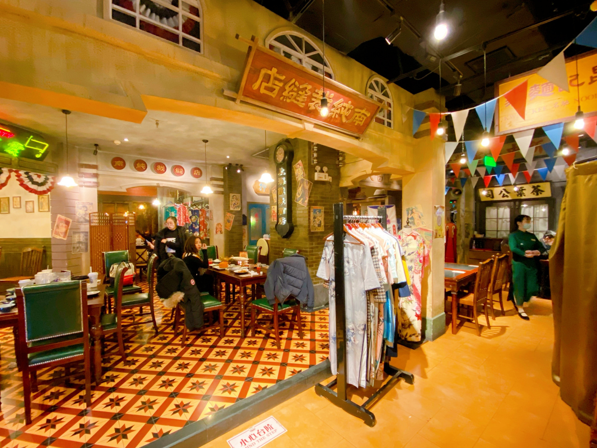 南京少有人知的民国特色餐厅,臭豆腐味道让人惊艳,就在新街口