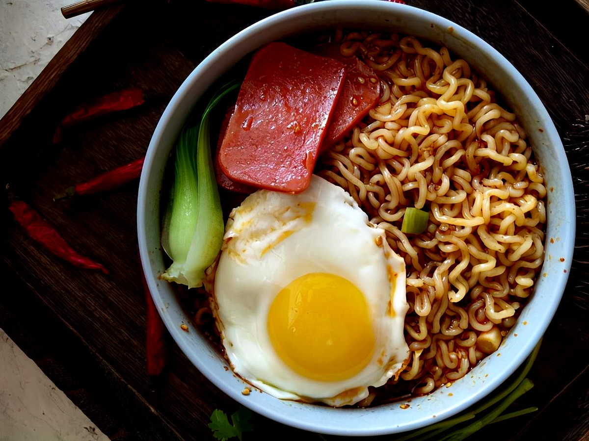 泡面这个东西总也吃不够酸汤泡面吃起来更是过瘾