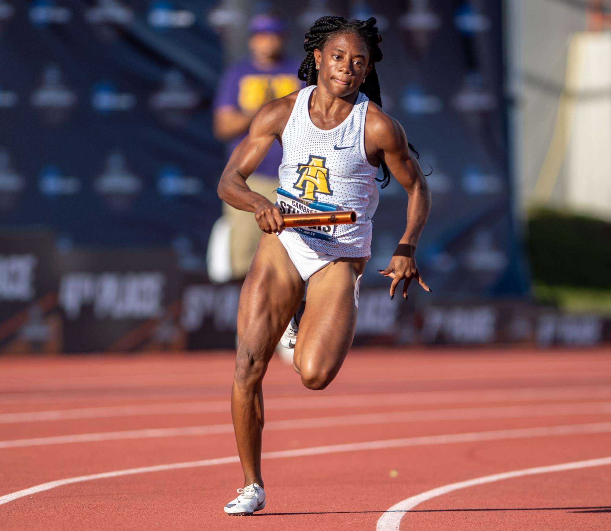 今年世界女子百米前三成绩分别是弗雷泽的10秒63,理查德森10秒72