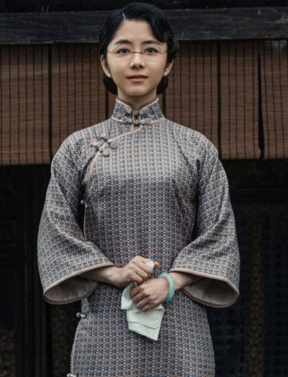 谭松韵生图公开,不加修饰暴露真容,这算什么31岁