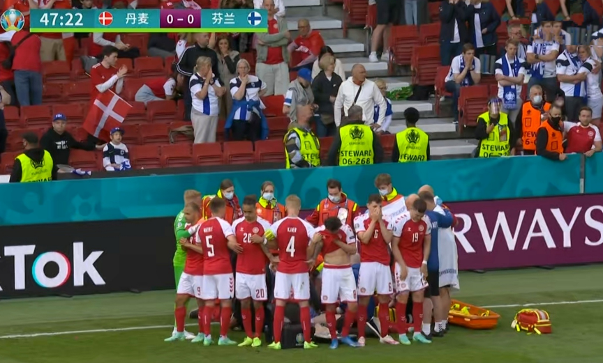 难受!埃里克森急救画面揪心,身体明显抽搐,妻子场边无助哭泣