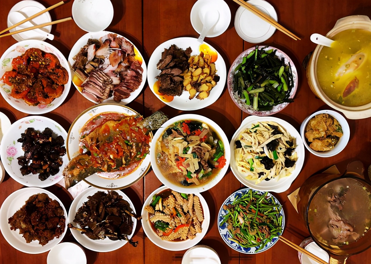 明星晒年夜饭王鸥的精致贾乃亮的豪华但唯独任达华的最亮眼