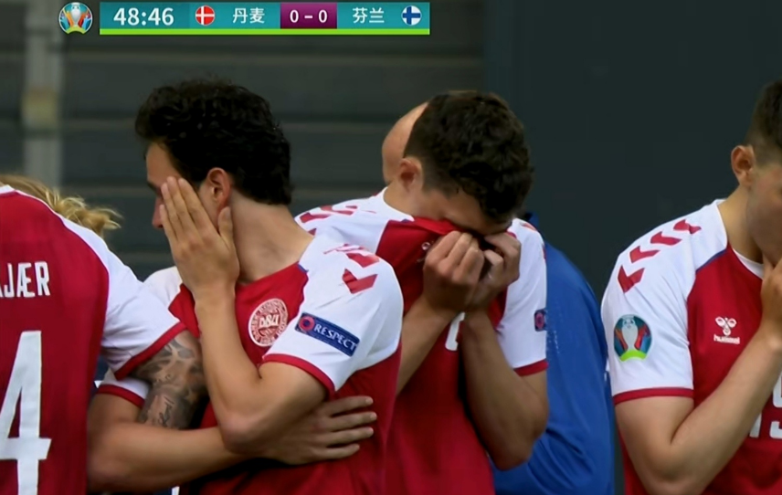 难受!埃里克森急救画面揪心,身体明显抽搐,妻子场边无助哭泣