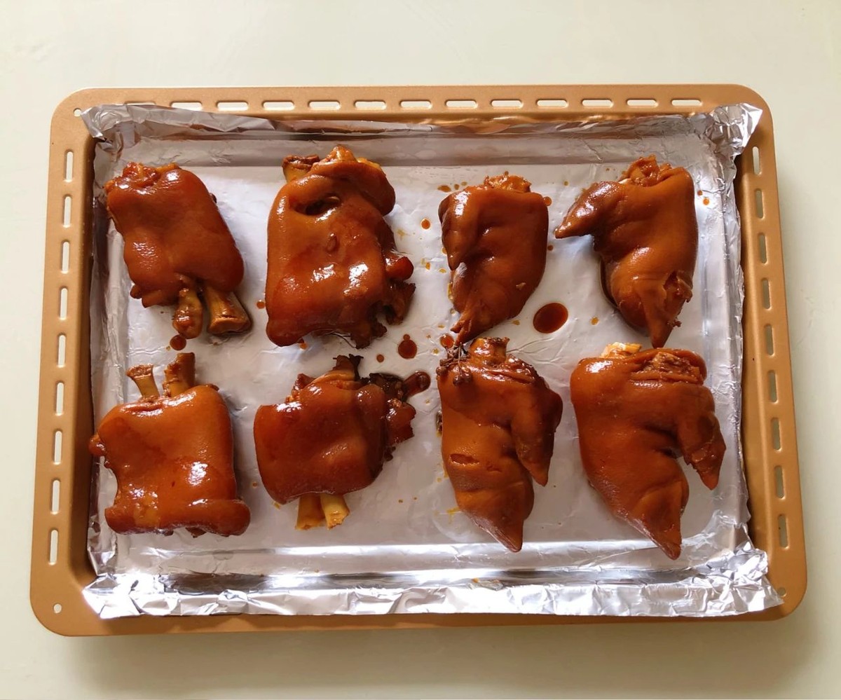 自制烤猪蹄,只要家里有烤箱,分分钟让你实现"猪蹄"自由!