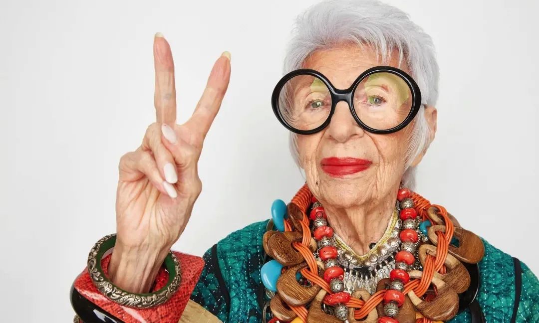 名流||为9任美国总统做室内设计,一百岁还是全世界最时髦的人,这个老