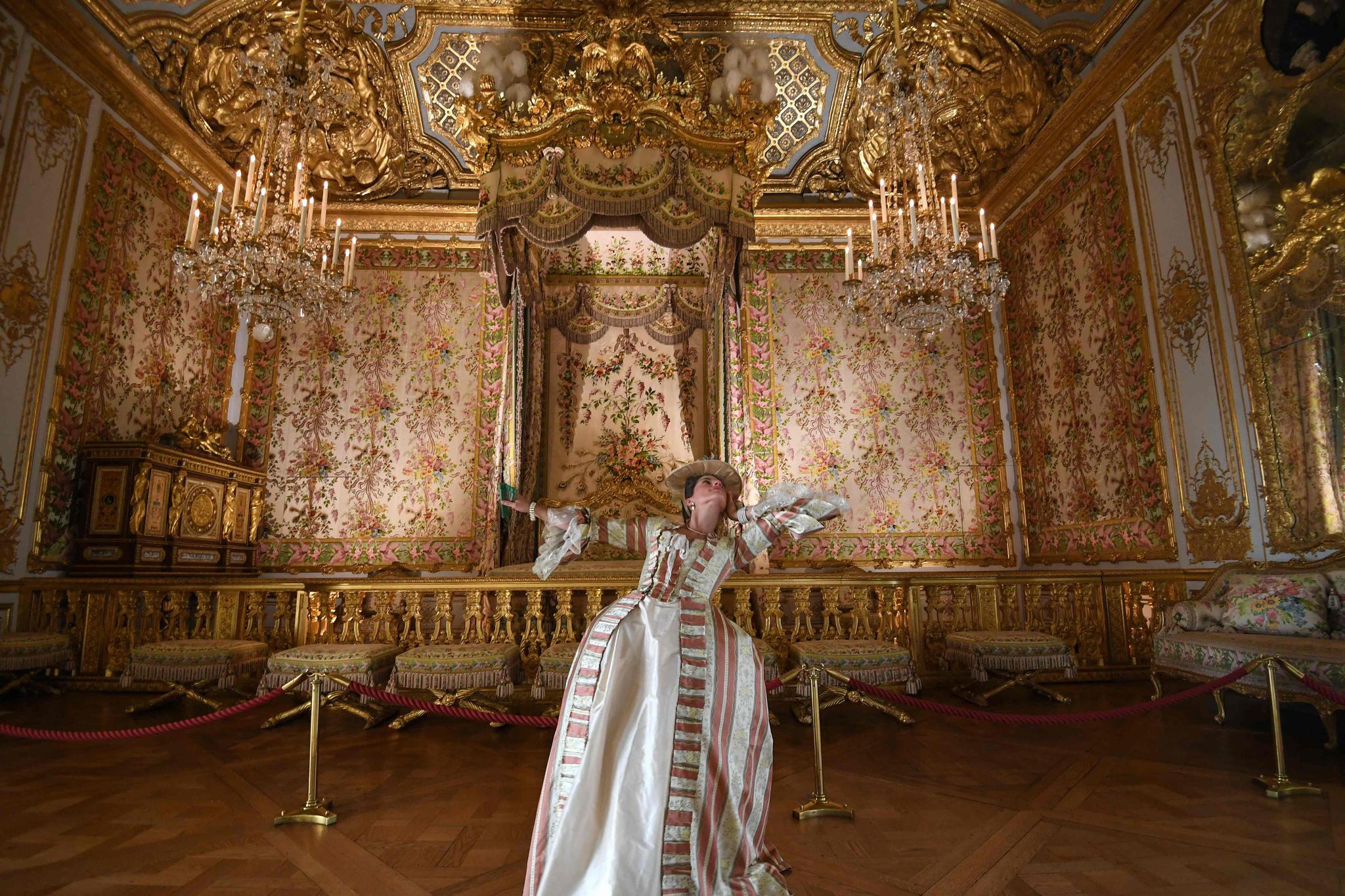 华服游览凡尔赛宫