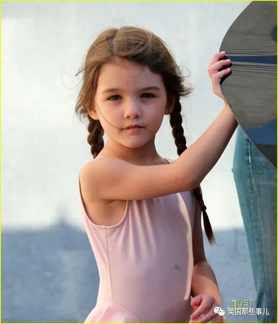 被汤姆克鲁斯捧在手心的小公主苏瑞长大了和她爸爸却越走越远了