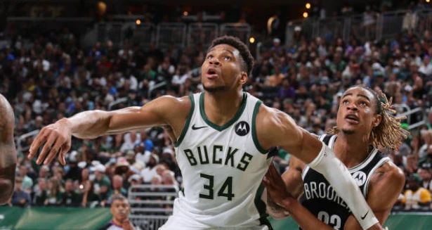 欧文被垫脚后!字母哥直言很委屈,纳什炮轰判罚,老詹为欧文祈福休闲区蓝鸢梦想 - Www.slyday.coM