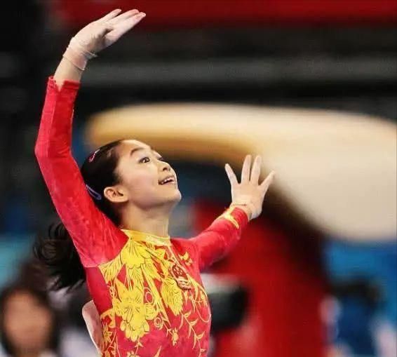 皇天不负有心人,在进入体校的第二年,刘菲被辽宁省技巧队挑走,进入