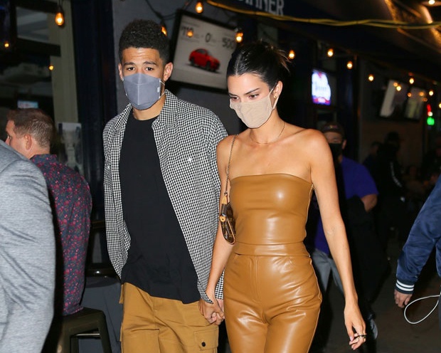 超模肯达尔·詹娜纪念恋爱一周年,与布克甜蜜合影,羡煞众人|布克|超模