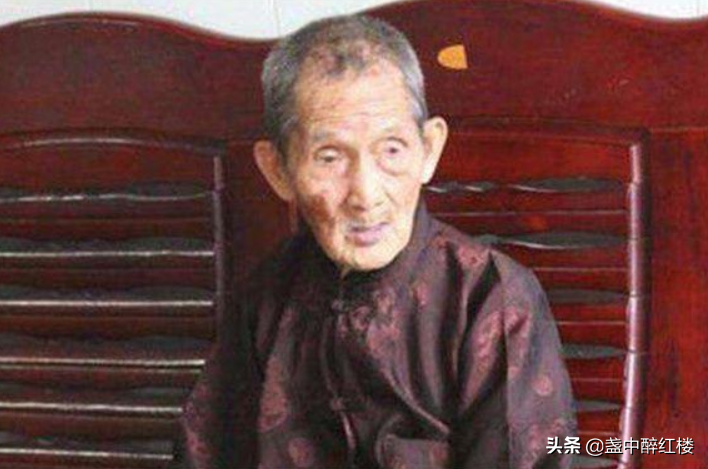 中国“长寿之王”龚来发:终身未娶寿至133岁,生前爱好很不健康
