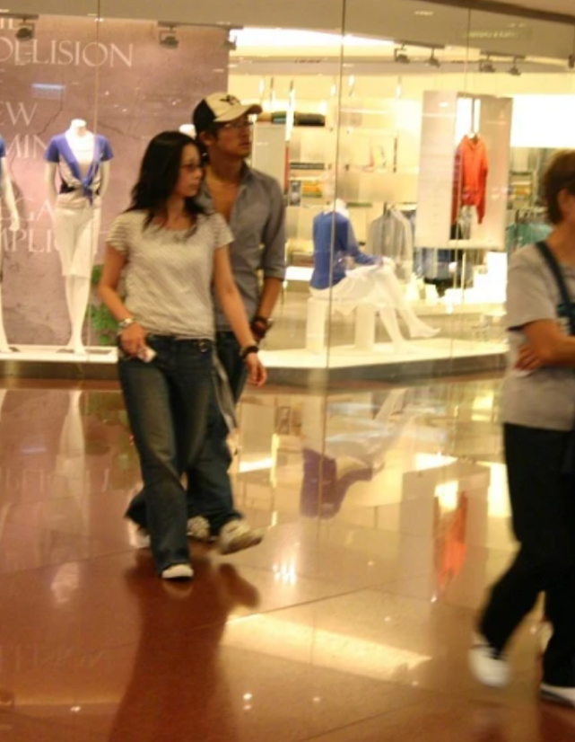 港媒曝苏有朋与经纪人隐婚十年赵薇林心如都知情