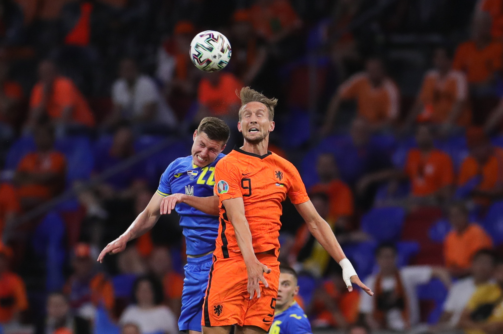 足球——欧锦赛小组赛:荷兰胜乌克兰|乌克兰队|德容|荷兰队_新浪新闻
