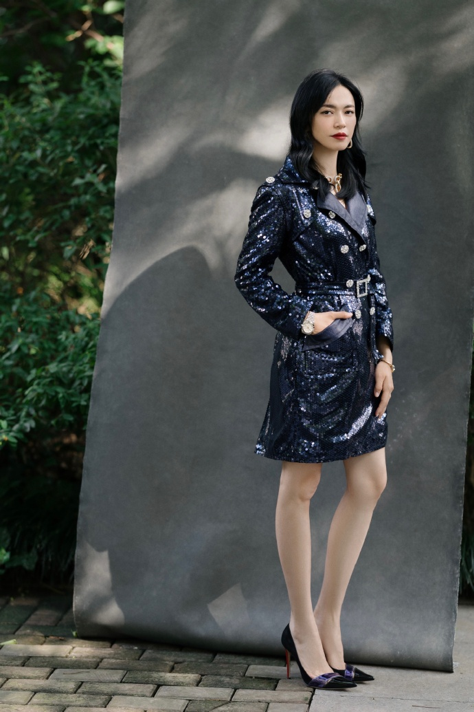 姚晨难得扮少女一袭蓝色连衣裙清新脱俗俏皮活泼真减龄