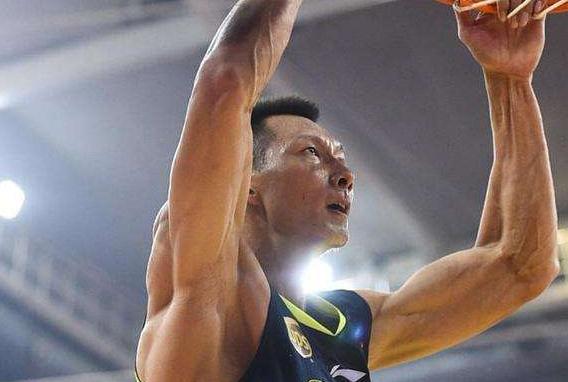 们的身材相提并论的话,那么,国内目前只有我们的历史得分王易建联了