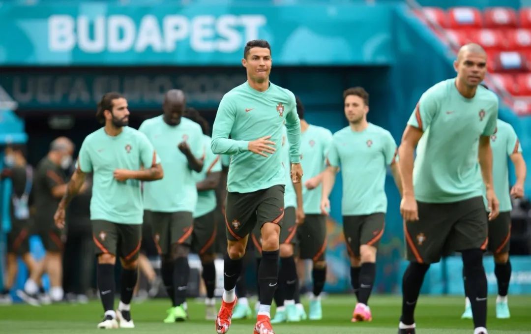 严格自律!C罗拒绝与可乐同框,只有欧洲杯冠军才可乐休闲区蓝鸢梦想 - Www.slyday.coM 严格自律!C罗拒绝与可乐同框,只有欧洲杯冠军才可乐休闲区蓝鸢梦想 - Www.slyday.coM