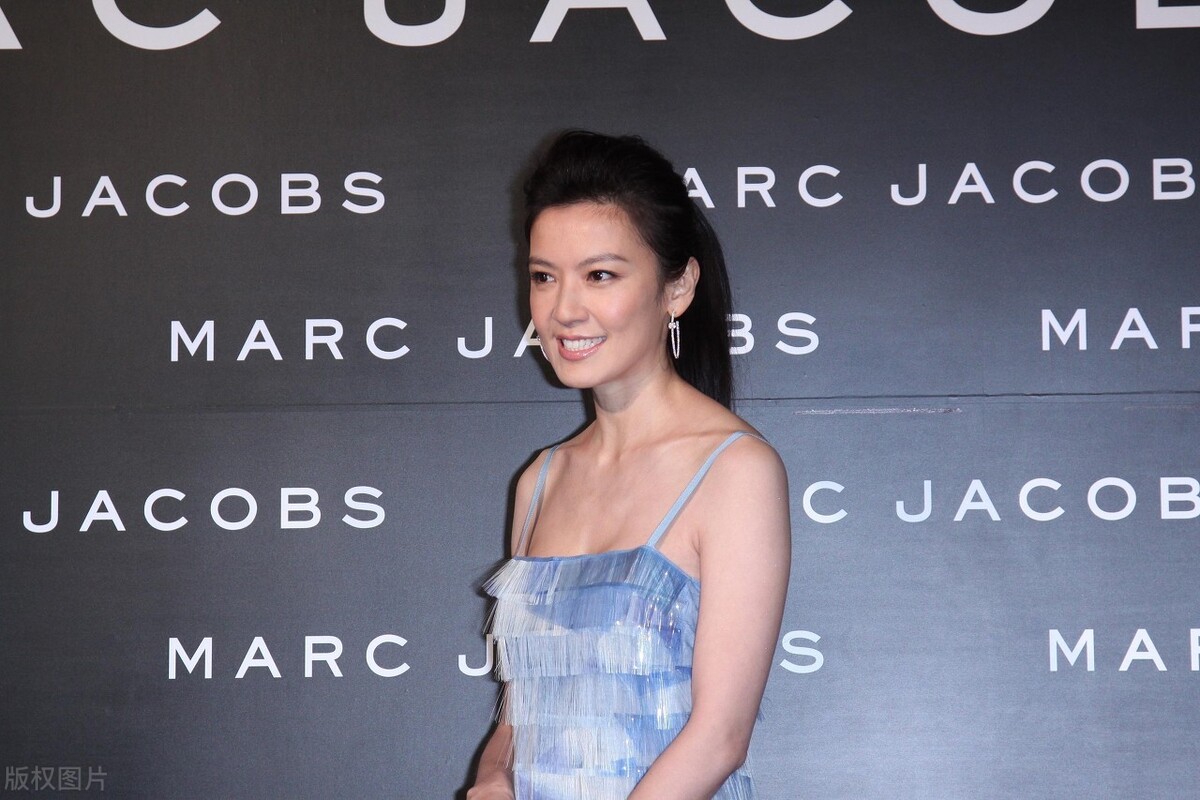 林熙蕾一袭礼服真是美丽动人