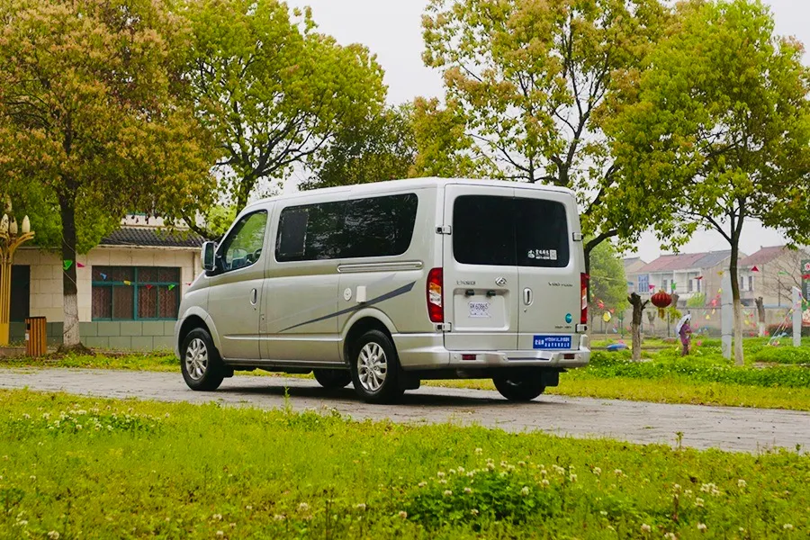 宏运旅途l11空间魔术高效布局不到十五万可下地库的城市房车