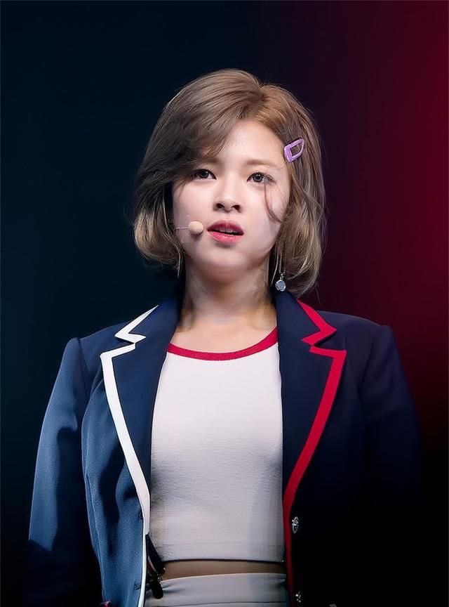 她的经纪公司jyp entertainment宣布,jeongyeon患有心理焦虑,需要时间