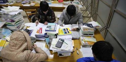 普通家庭,供一个大学生读完4年要多少钱?这开销,让人有点意外休闲区蓝鸢梦想 - Www.slyday.coM 普通家庭,供一个大学生读完4年要多少钱?这开销,让人有点意外休闲区蓝鸢梦想 - Www.slyday.coM