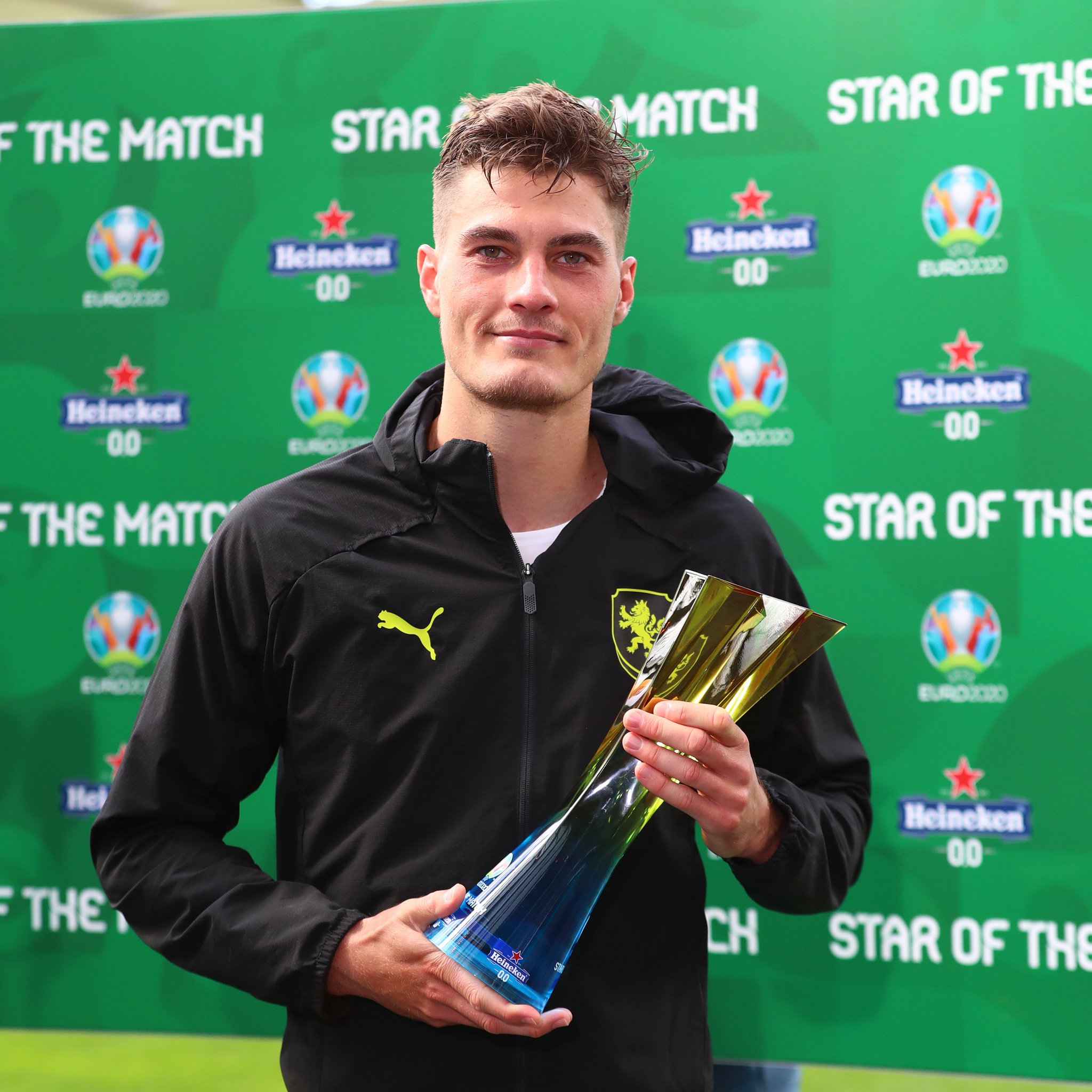 打入欧洲杯最远进球!欧足联官方:希克当选全场最佳球员