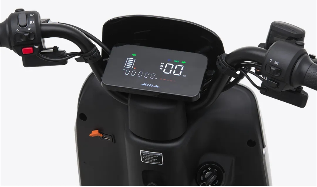 爱玛又打造一款新国标电动车,配备可提锂电池,续航100公里!