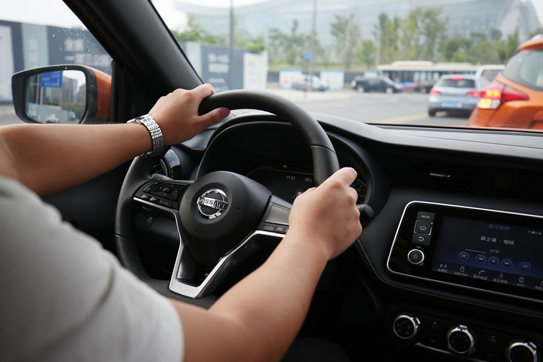 你会正确打方向盘吗?老司机来教你