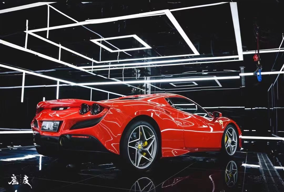 依旧是耀眼的红,看看这辆法拉利f8 spider