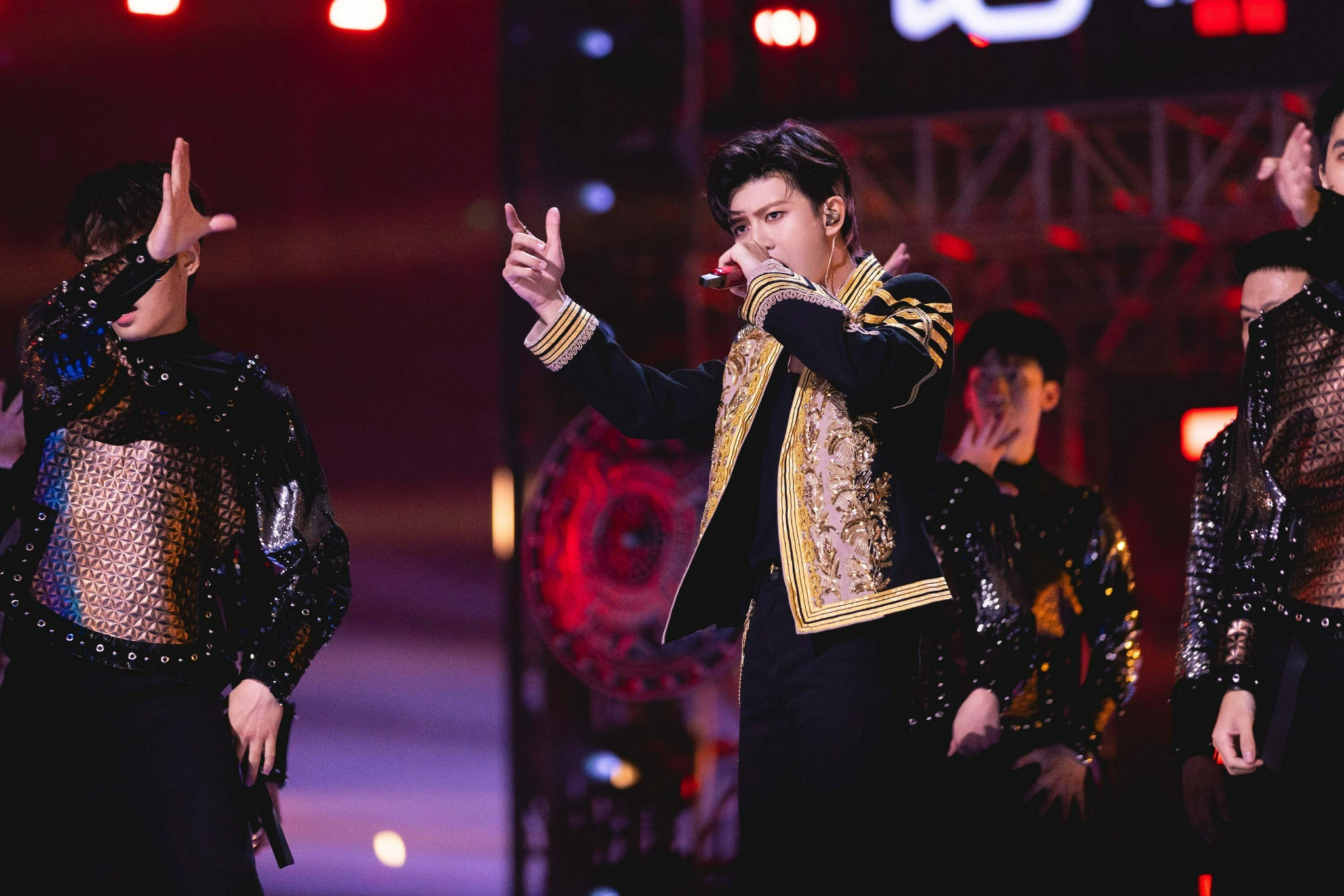 任嘉伦嗨唱"616真心夜" 帅气满分燃爆全场|华夏|任嘉伦|歌曲_新浪新闻