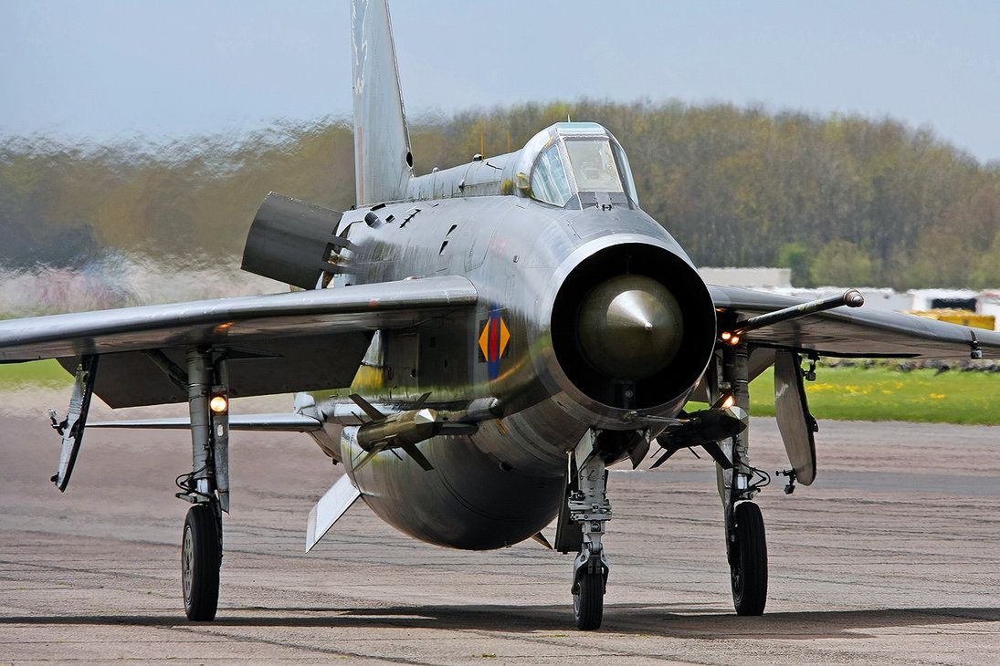 英闪电系列战机,外型奇丑无比,曾是该国国力的象征!