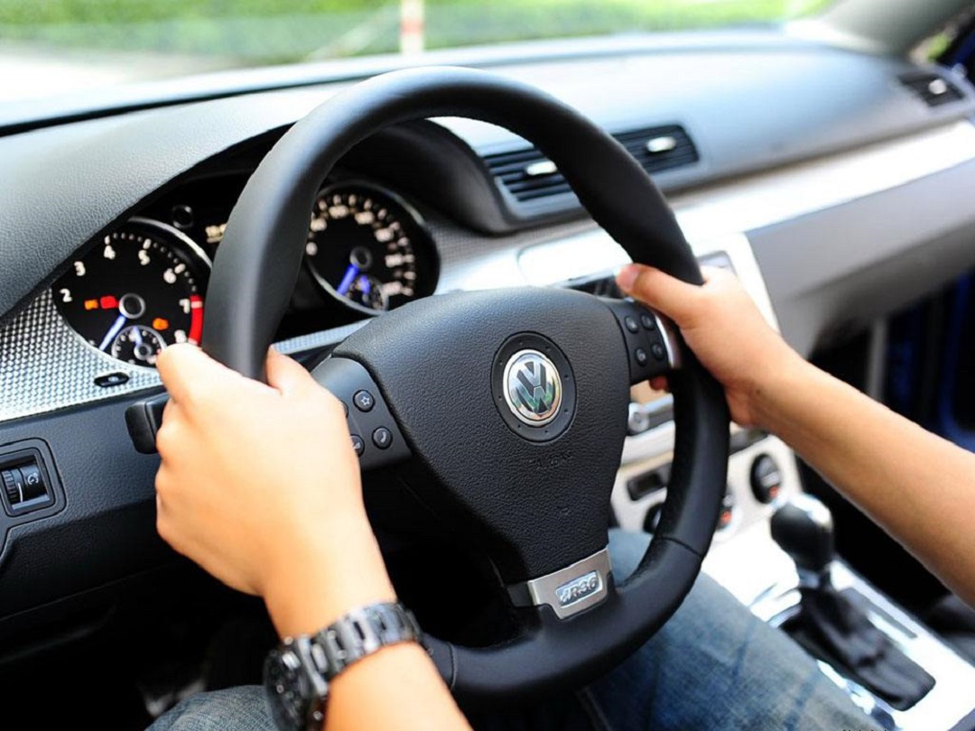 你会正确打方向盘吗?老司机来教你