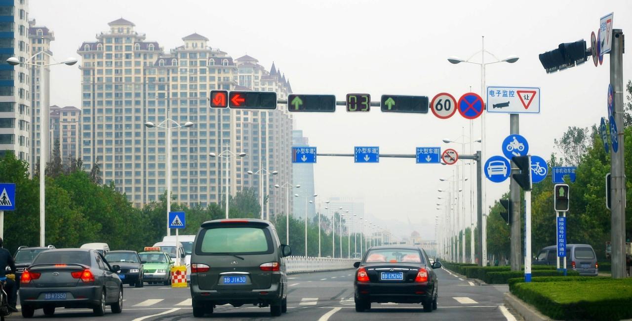 一般来说,交通规则灯是有三种,红绿黄三种颜色.