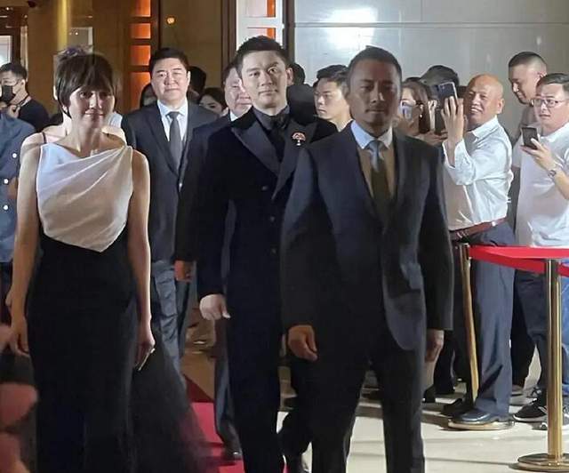 张涵予黑得太离谱了?有男人味又是硬汉的张涵予为什么那么黑